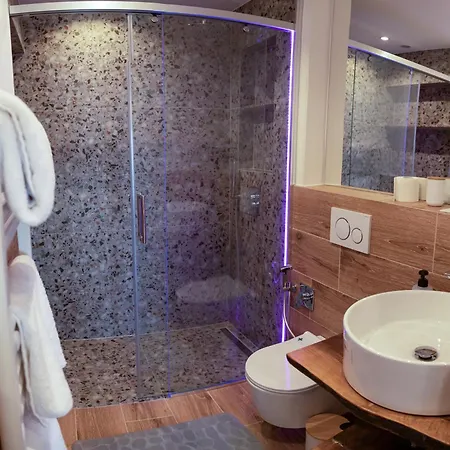 Pensión Centro Balcony Tirana